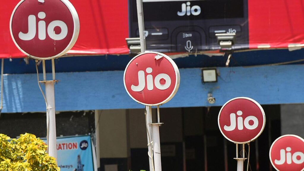 Jio भारत में Starlink के ब्रॉडबैंड इंटरनेट की पेशकश करने के लिए एलोन मस्क के स्पेसएक्स के साथ संबंध रखता है